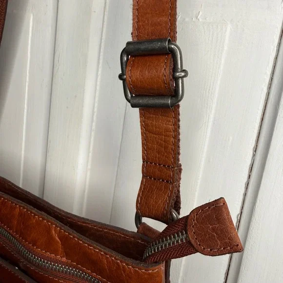 Wild West Leather Crossbody Bag Tan Buckle Flap Zip Pockets Adjustable Strap - Picture 14 of 16